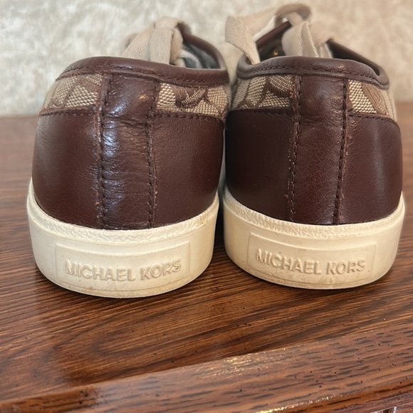 Michael Kors tan and brown shoes - Picture 4 of 4